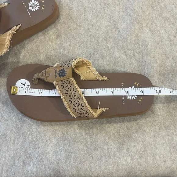 Yellow Box Tan Canvas Flip Flops Comfort Sandals Women’s Size 7.5 - Picture 8 of 8